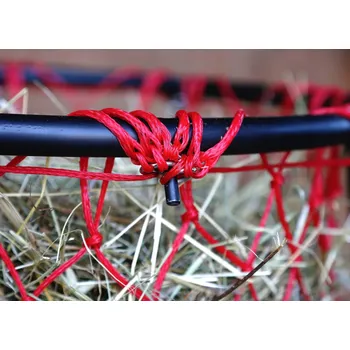 Pomůcka pro plnění sítí na seno