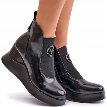 Dámská zimní obuv DÁMSKÉ KOTNÍKOVÉ BOTY LAKOVANÉ KOTURN ZIP ZATEPLENÉ VINCEZA 66703 ČERNÉ 38