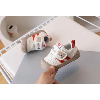 Dívčí obuv Capáčky - tenisky s protiskluzovou podrážkou (vel. 16-25) Barva: Červená, Velikost: 23