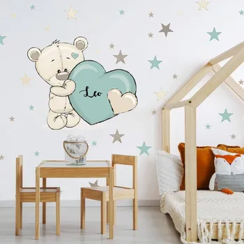 Samolepící dekorace Inspio Modrá samolepka na zeď do chlapeckého pokoje - Medvídek se jménem a srdíčkem v. 76 x š. 90cm + hvězdy