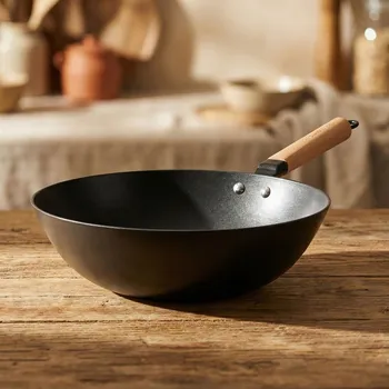 Pánev Wok litinová smaltovaná pánev Starke Pro Hanoi 30 cm