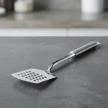 Obracečka Prolamovaná kuchyňská obracečka z nerezové oceli STARKE IVO 35,5 cm