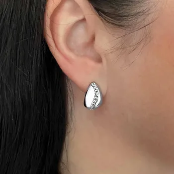 Náušnice Elegantní náušnice s jemným třpytem z chirurgické oceli č. 1680