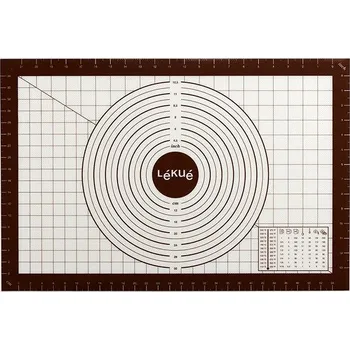 Podložka na pečení Lékué Non-stick pastry Silikonová podložka na válení těsta s tahákem, 60 × 40 cm, hnědá