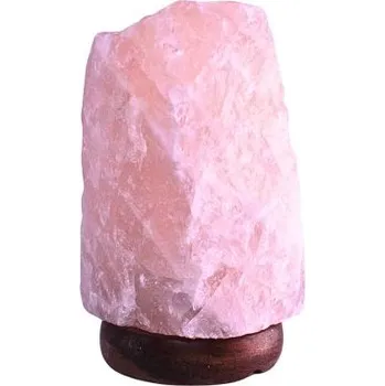 Solná lampa Harmonizující lampa ze surového růženínu na pevném dřevěném podstavci – jemné světlo pro zklidnění prostoru a atmosféru lásky.