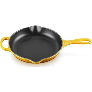 Poklice Litinová pánev LE CREUSET Signature na smažení a servírování, kulatá, Ø 23 cm, vhodná pro všechny