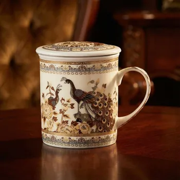 Porcelánový hrnek s filtrem a víčkem 260 ml motiv pávi