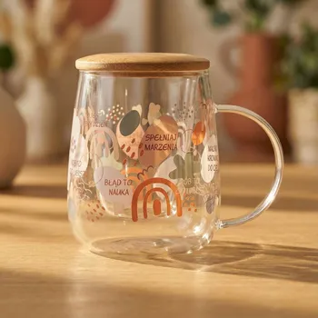 Skleněný hrnek s infuzérem a keramickým víčkem TADAR Spełniaj marzenia 500 ml