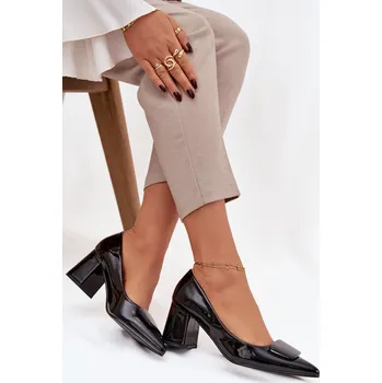 Dámské lodičky Dámské lakované lodičky na blokovém podpatku s ozdobou Isoline – černé Velikost: 38