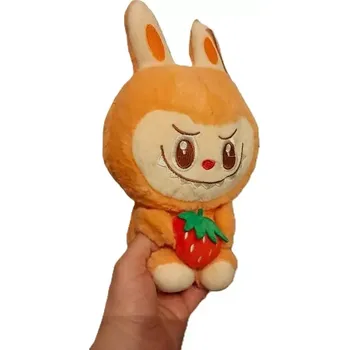 plyšák Plyšová hračka Labubu sedící s jahodou - oranžová