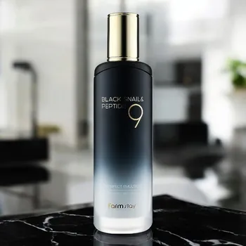 Pleťový krém Farm Stay - Black Snail & Peptide 9 Perfect Emulsion - Peptidová emulze se šnečím mucinem pro omlazení pleti - 120 ml