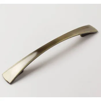 Nábytkové kování 17037 úchytka rozteč 128mm staromosaz (Nábytková úchytka s roztečí 128 mm v povrchu mosaz. Jednoduchý a funkční doplněk do interiéru.)