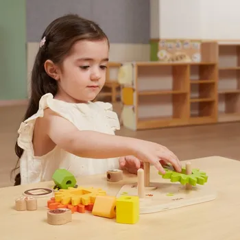 Dřevěná hračka VIGA Dřevěná montessori ''Activity board'' deska - Tvary a mechanismy