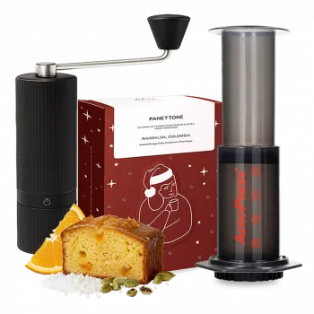 Příprava kávy DAK Christmas Panettone coffee Aeropress Nuttii G1S Set