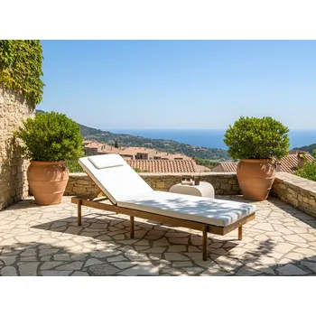 Zahradní lehátko Zahradní lehátko světle hnědé certifikované akáciové dřevo bílý polštář skládací funkce zahrada terasa balkon Beliani