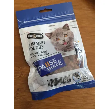 Pamlsek pro kočku Hau Miau proužky s rybou LOSOS pro kočky 60g