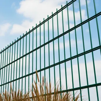 Plot Plotový panel BRAVO 2D poplastovaný 830 mm v zelené barvě RAL 6005