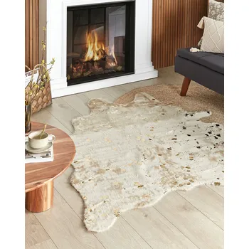 Bytový textil Koberec béžový / zlatý umělá hovězí kůže 130 x 170 cm se skvrnami nepravidelný vzor moderní rustikální Beliani