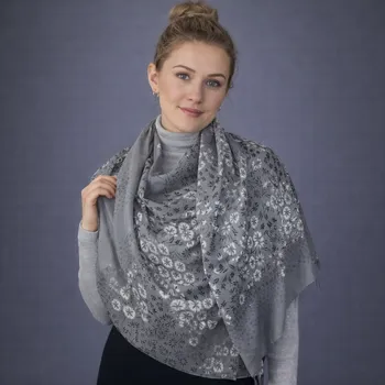 Šátek Dámský šátek 90 x 200 cm květinky - šedý