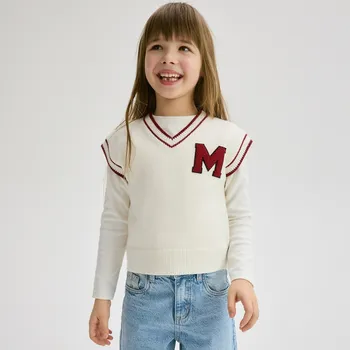 Dívčí svetr Reserved - Svetr vesta s nášivkou - krémová - 240DB-01X - 240DB-01X-U14