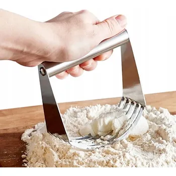 Sekáček drtič na křehké těsto, máslo, bylinky