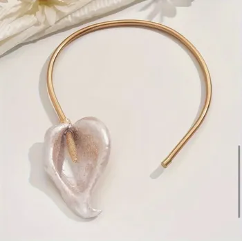 Náhrdelník Pevný náhrdelník květina