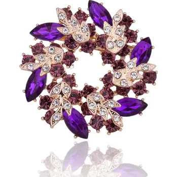 Brož B-TOP Pozlacená brož ve tvaru věnce s fialovými krystaly