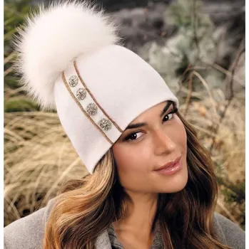 Čepice KRUMLOVANKA Bílá dámská zimní čepice s bambulí 100% vlna Woolmark W-0817/000