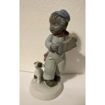 Porcelánová soška Chlapec s harmonikou a pejskem Dux