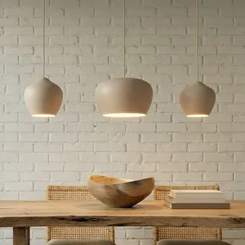 Lucande závěsné světlo Malisa, béžové, 3-fl., kov, 90 cm - Stropní držák – délka 90 cm, šířka 8 cm, výška 2,5 cm béžová, bílá 3 x 15 W LED - Doprava zdarma