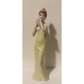 Porcelánová soška Žena s vějířem Dux designer Fuková