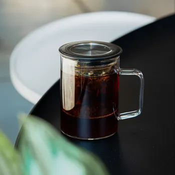 VIALLI DESIGN Diva 300 ml - skleněný hrnek s čajovým infuzerem a víkem