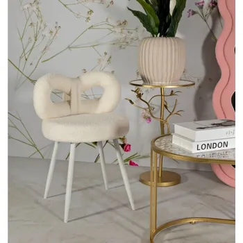 Designová jídelní židle Nakshita bílá