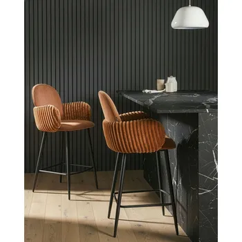 Sada 2 barových židlí hnědé látkové čalounění sametové područky zaoblený sedák moderní retro styl kuchyně jídelna Beliani