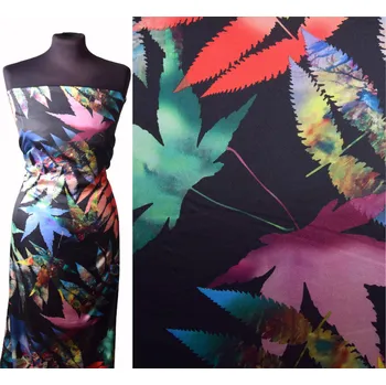 Satén v černé barvě s potiskem barevných listů 10241/069