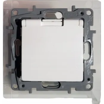 Elektrická zásuvka Legrand Niloe / Niloe Selection 764561 hermetická zásuvka, jednoduchá, zapuštěná, uzemněná, bez žaluzií, bílá