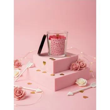 Svíčka Sinsay - Valentýnská vonná svíčka – velvet rose & oud - červená - 192JD-33X - 192JD-33X-ONE