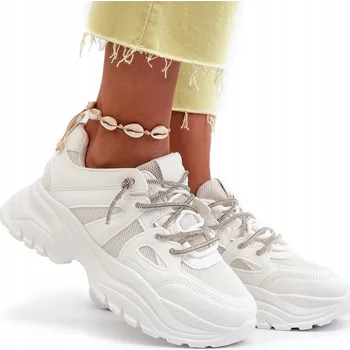 Dámské tenisky DÁMSKÉ TENISKY NA MASIVNÍ PODRÁŽCE S OZDOBNÝM ŠNĚROVÁNÍM BÍLÉ 41