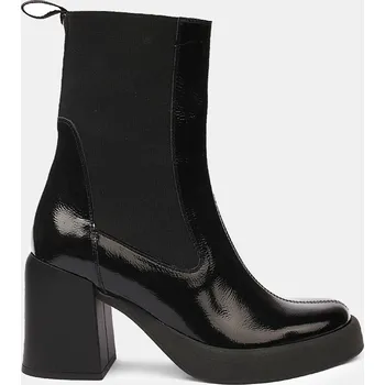 Dámská zimní obuv Baťa dámské kotníkové boty z lakované kůže a pružením po boku černé, vel. 40