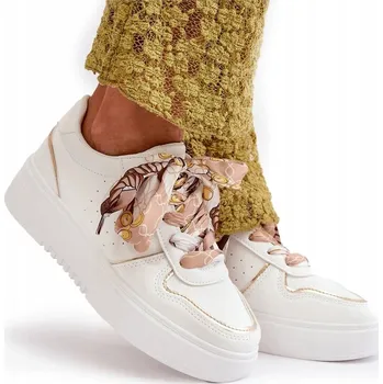 Dámské tenisky DÁMSKÉ TENISKY Z EKO KŮŽE NA PLATFORMĚ, OZDOBNÉ ŠNĚROVÁNÍ, BÍLÉ, VELIKOST 39
