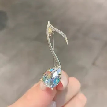 Brož B-TOP Pozlacená brož ve tvaru noty s krystaly