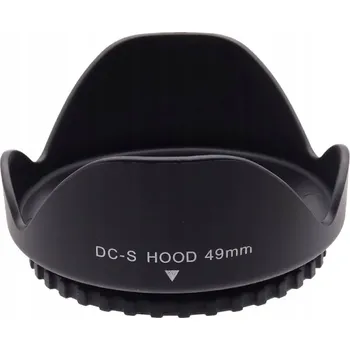 Plastová sluneční clona typu tulipán se šroubuje na objektiv o průměru 49 mm