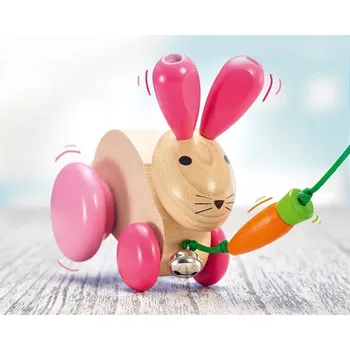 Hračka pro nejmenší Dřevěný Králíček na provázku se zvonkem Selecta