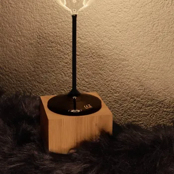 Lampička Segula stolní lampa Cozy, olejovaný dub, tvar kostky, E27 1 x 15 W - Doprava zdarma