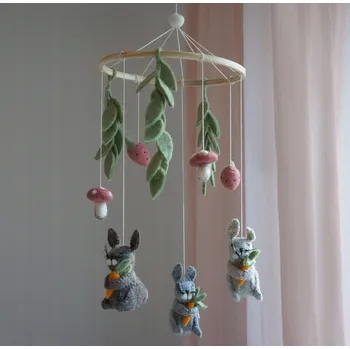 Kolotoč nad postýlku Kolotoč nad postýlku Jahody a Králíčci, dánský design, ruční výroba