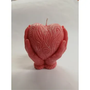 Svíčka Svíčka vonná palmová reliéfní - Srdce v dlani - červená Vůně: vánoční vanilka