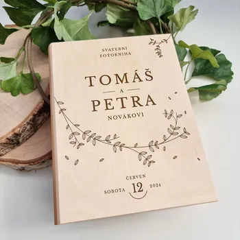 Úložný box Dřevia Dřevěná svatební fotokniha - Větvičky, s iniciály