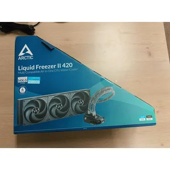 PC ventilátor OPRAVENÉ - ARCTIC Liquid Freezer II 420 vodní chladič CPU / 420mm radiátor / 3x 140mm P14 PWM ventilátory