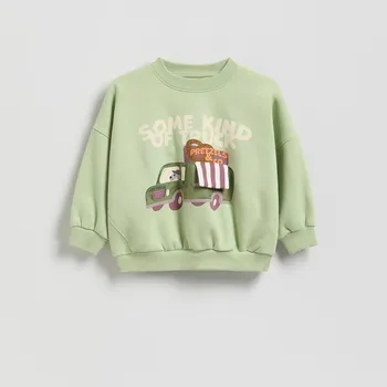 Dětská móda Reserved - Mikina oversized s&nbsp;potiskem - světle olivová - 672HR-81X - 672HR-81X-86