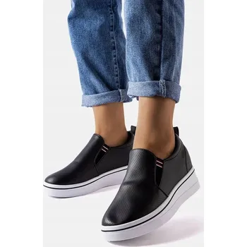 Dámské tenisky Černé nazouvací tenisky na klínku 24650 40